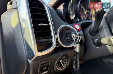 Внедорожник / Кроссовер Porsche Cayenne 2013 в 