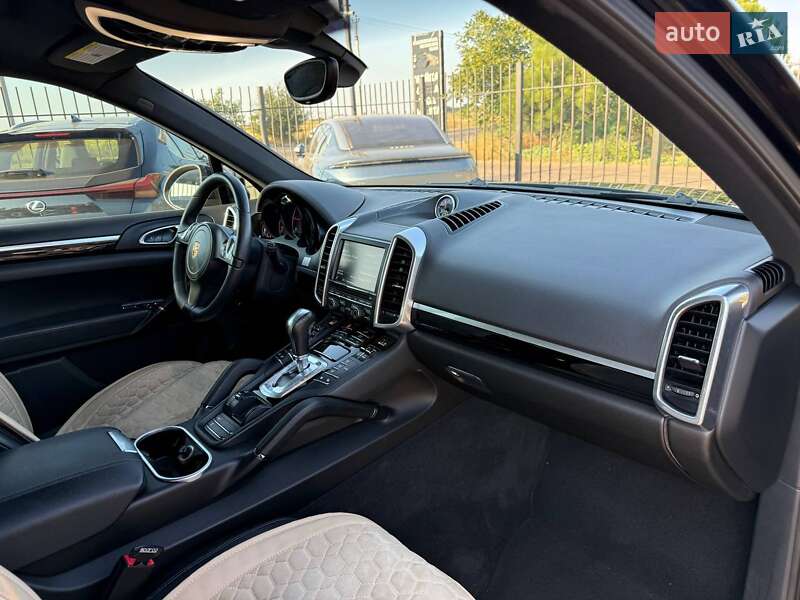 Позашляховик / Кросовер Porsche Cayenne 2013 в Одесі
