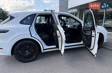 Внедорожник / Кроссовер Porsche Cayenne 2021 в 