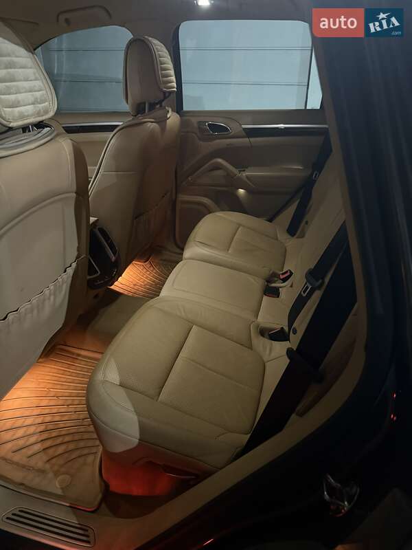 Позашляховик / Кросовер Porsche Cayenne 2013 в Києві