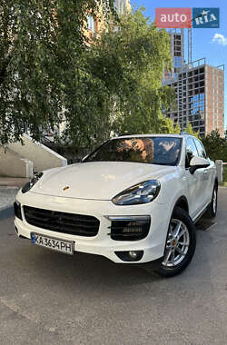 Внедорожник / Кроссовер Porsche Cayenne 2015 в 