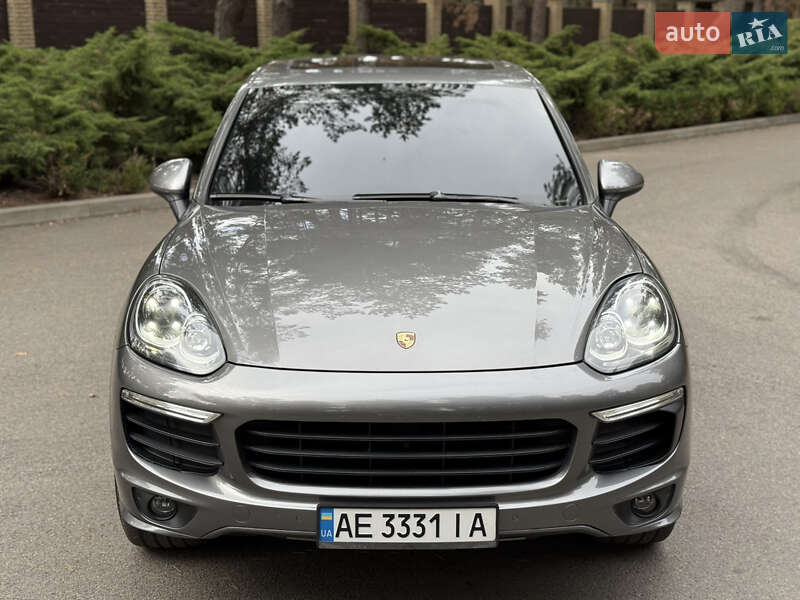 Внедорожник / Кроссовер Porsche Cayenne 2015 в Новомосковске