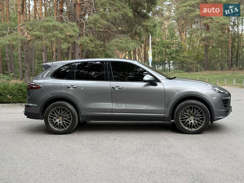 Внедорожник / Кроссовер Porsche Cayenne 2015 в Новомосковске