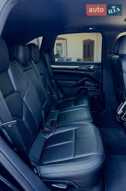 Внедорожник / Кроссовер Porsche Cayenne 2014 в 