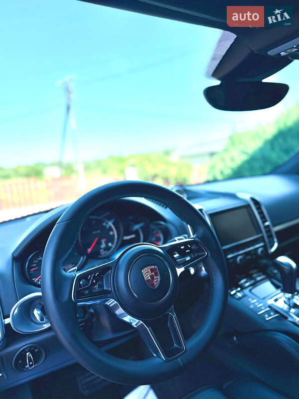 Позашляховик / Кросовер Porsche Cayenne 2014 в Івано-Франківську