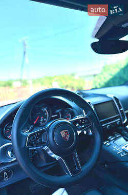 Внедорожник / Кроссовер Porsche Cayenne 2014 в 