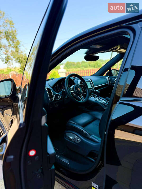 Позашляховик / Кросовер Porsche Cayenne 2014 в Івано-Франківську