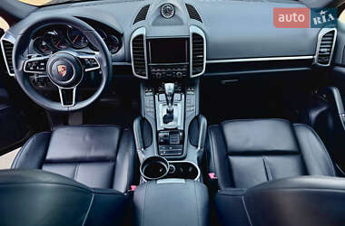 Внедорожник / Кроссовер Porsche Cayenne 2014 в 