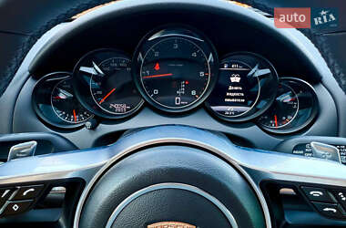 Внедорожник / Кроссовер Porsche Cayenne 2014 в 