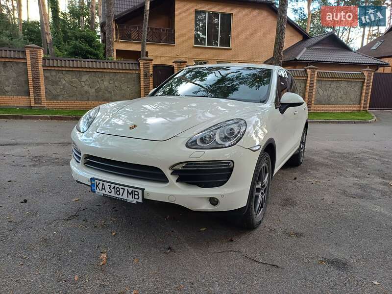 Внедорожник / Кроссовер Porsche Cayenne 2011 в 