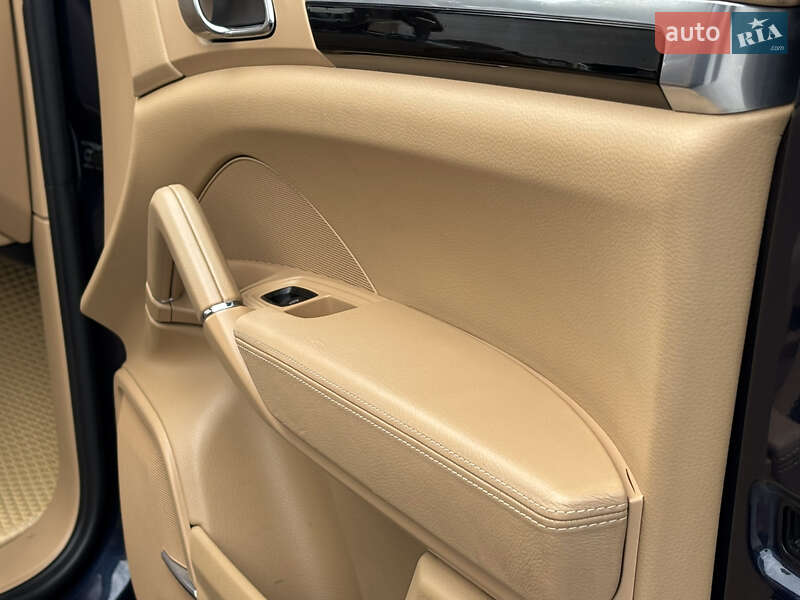 Внедорожник / Кроссовер Porsche Cayenne 2011 в Львове