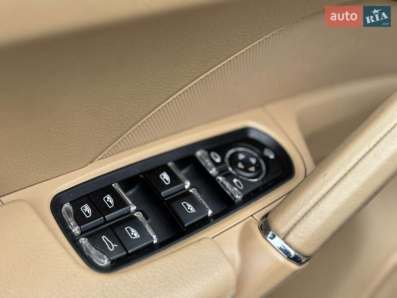 Внедорожник / Кроссовер Porsche Cayenne 2011 в Львове