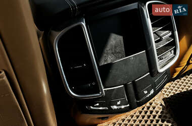 Внедорожник / Кроссовер Porsche Cayenne 2011 в 