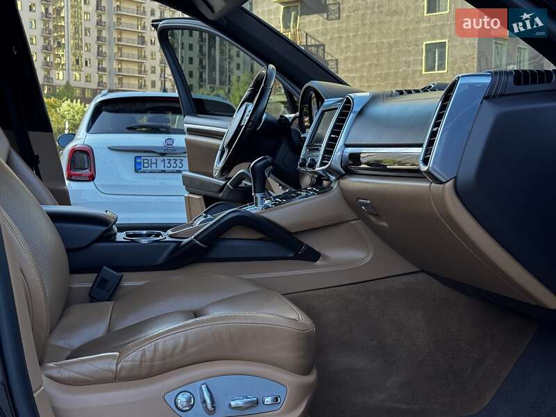 Внедорожник / Кроссовер Porsche Cayenne 2012 в Одессе