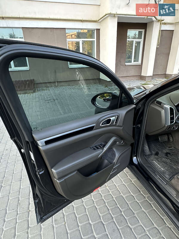 Внедорожник / Кроссовер Porsche Cayenne 2015 в Полтаве фото 12 Внедорожник / Кроссовер Porsche Cayenne 2015 в Полтаве