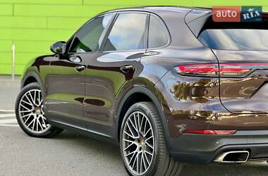 Внедорожник / Кроссовер Porsche Cayenne 2018 в 