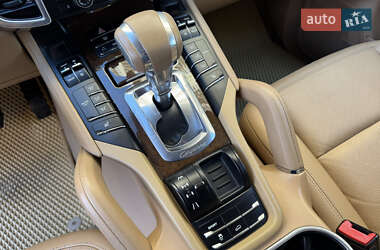 Внедорожник / Кроссовер Porsche Cayenne 2013 в 