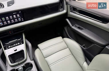 Внедорожник / Кроссовер Porsche Cayenne 2023 в 