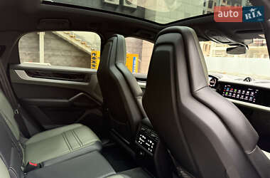 Внедорожник / Кроссовер Porsche Cayenne 2023 в 