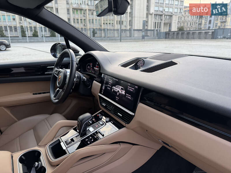 Внедорожник / Кроссовер Porsche Cayenne 2018 в Киеве
