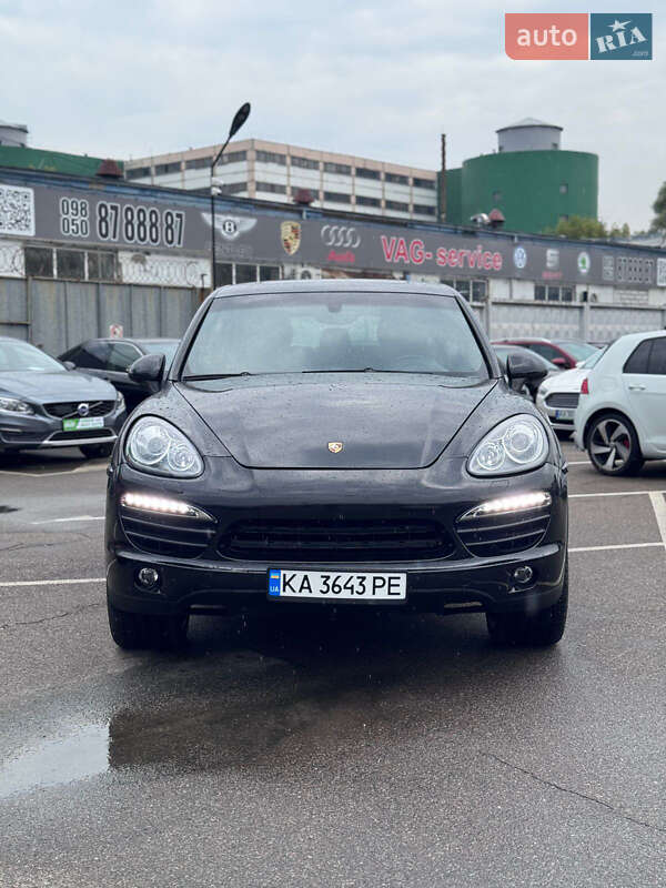 Внедорожник / Кроссовер Porsche Cayenne 2012 в 