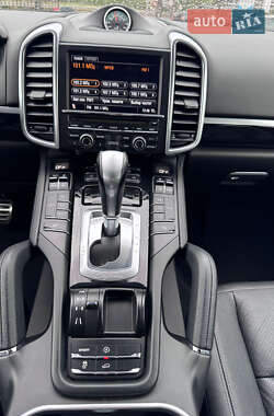 Внедорожник / Кроссовер Porsche Cayenne 2012 в 