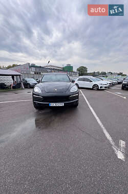 Внедорожник / Кроссовер Porsche Cayenne 2012 в 