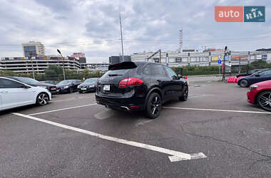 Внедорожник / Кроссовер Porsche Cayenne 2012 в 