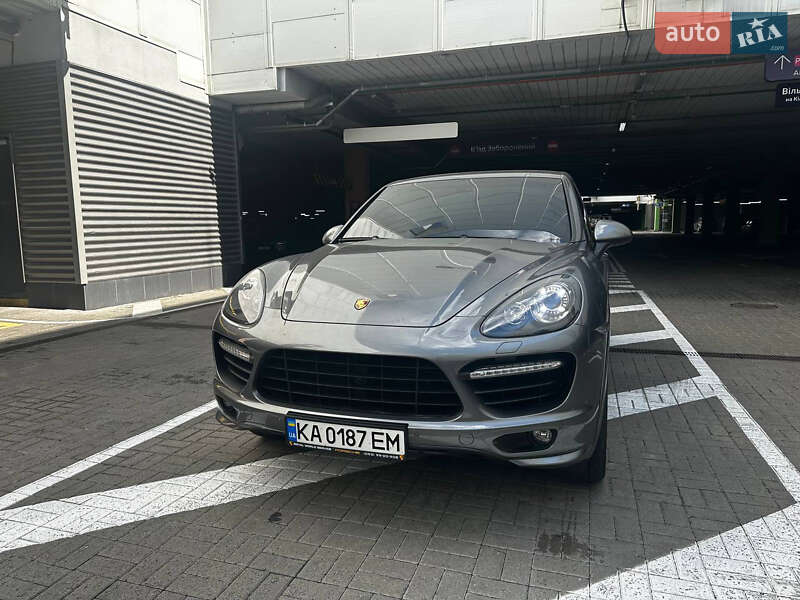 Внедорожник / Кроссовер Porsche Cayenne 2012 в 