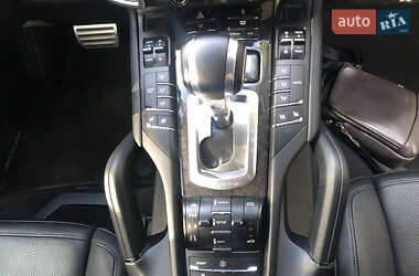 Внедорожник / Кроссовер Porsche Cayenne 2012 в 
