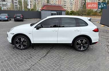 Позашляховик / Кросовер Porsche Cayenne 2012 в 