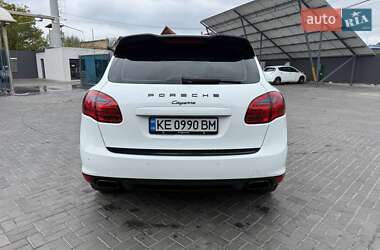 Позашляховик / Кросовер Porsche Cayenne 2012 в 