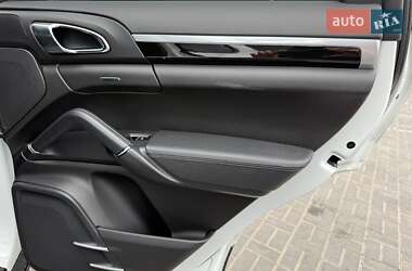 Позашляховик / Кросовер Porsche Cayenne 2012 в 
