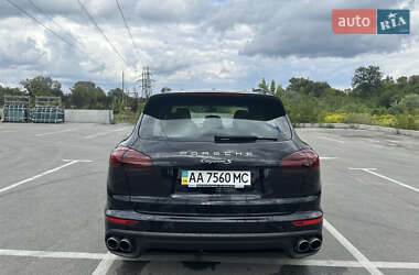 Внедорожник / Кроссовер Porsche Cayenne 2015 в 