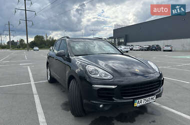 Внедорожник / Кроссовер Porsche Cayenne 2015 в 
