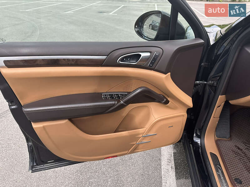 Внедорожник / Кроссовер Porsche Cayenne 2015 в Киеве фото 17 Внедорожник / Кроссовер Porsche Cayenne 2015 в Киеве