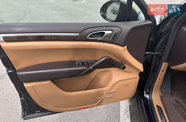 Внедорожник / Кроссовер Porsche Cayenne 2015 в 
