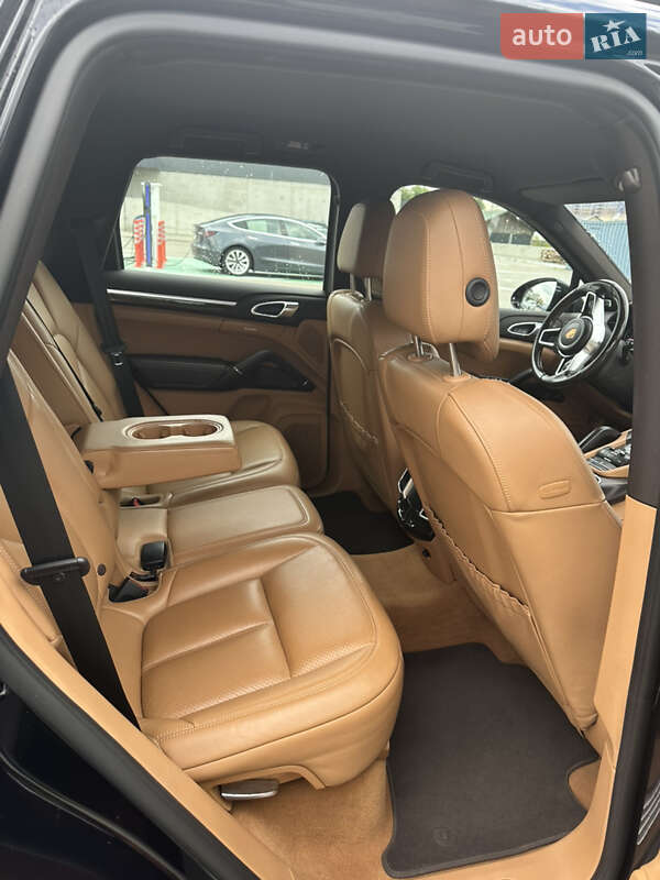 Внедорожник / Кроссовер Porsche Cayenne 2015 в Киеве фото 25 Внедорожник / Кроссовер Porsche Cayenne 2015 в Киеве