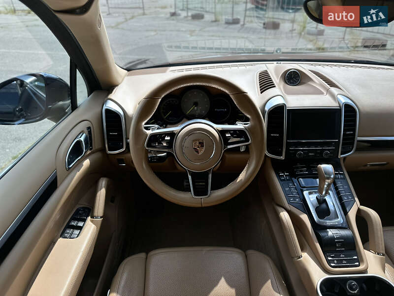 Внедорожник / Кроссовер Porsche Cayenne 2016 в Харькове