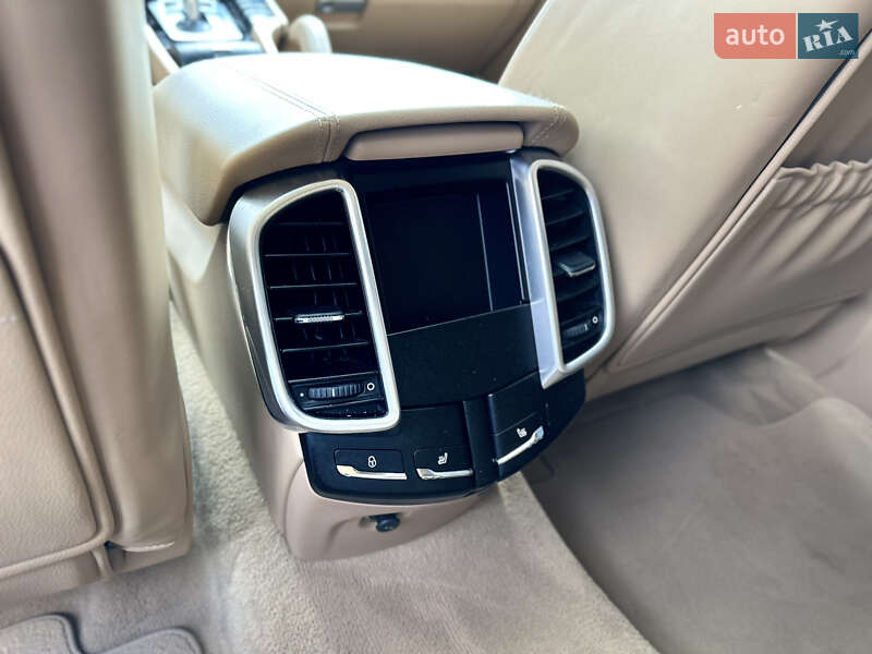 Внедорожник / Кроссовер Porsche Cayenne 2016 в Харькове