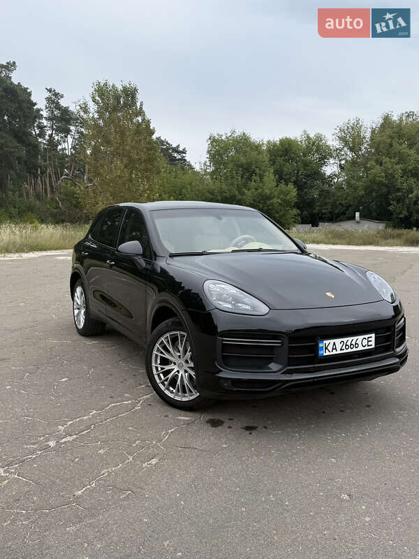 Внедорожник / Кроссовер Porsche Cayenne 2017 в 