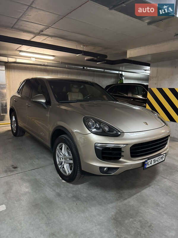 Позашляховик / Кросовер Porsche Cayenne 2015 в Києві