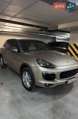 Внедорожник / Кроссовер Porsche Cayenne 2015 в 
