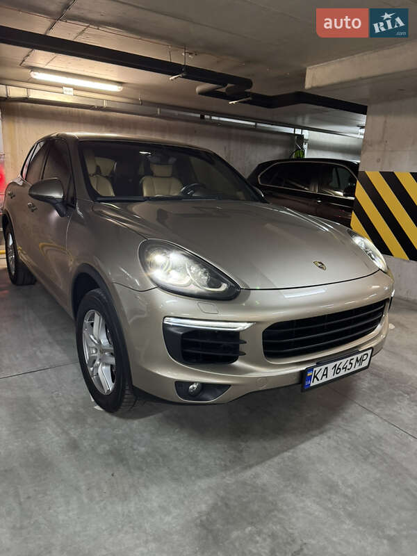 Позашляховик / Кросовер Porsche Cayenne 2015 в Києві