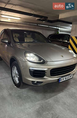 Внедорожник / Кроссовер Porsche Cayenne 2015 в 