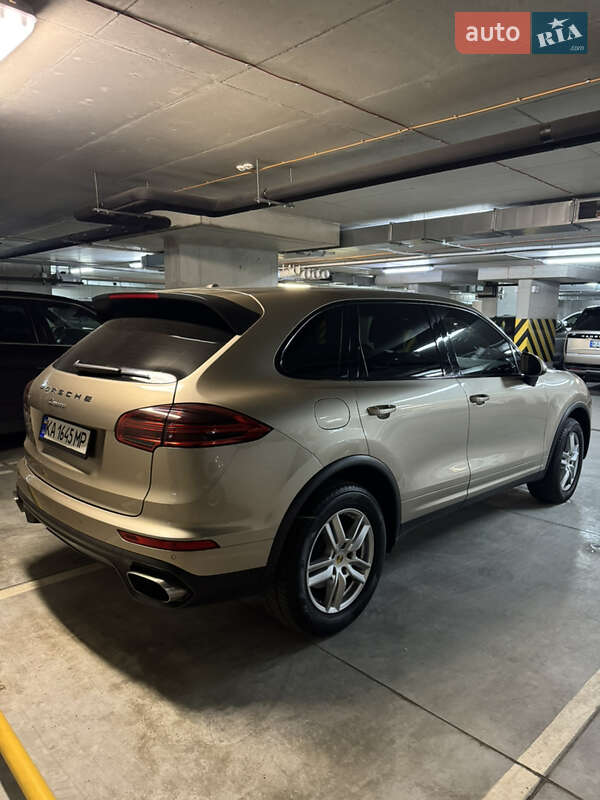 Позашляховик / Кросовер Porsche Cayenne 2015 в Києві