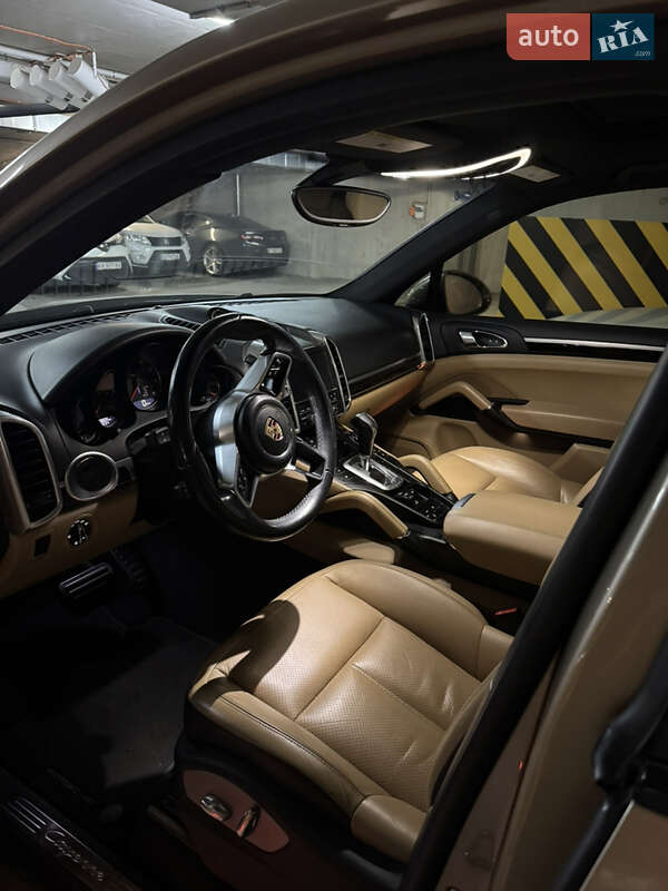 Позашляховик / Кросовер Porsche Cayenne 2015 в Києві