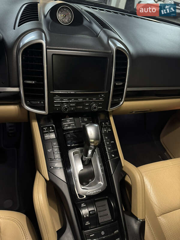 Позашляховик / Кросовер Porsche Cayenne 2015 в Києві
