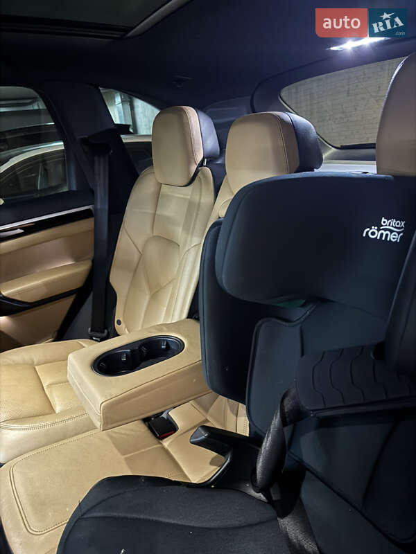 Позашляховик / Кросовер Porsche Cayenne 2015 в Києві