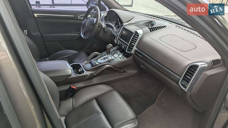 Позашляховик / Кросовер Porsche Cayenne 2012 в Києві
